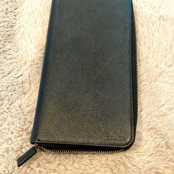 Prada long zippy wallet Black🖤🩶🖤🩶 - Picture 1 of 7